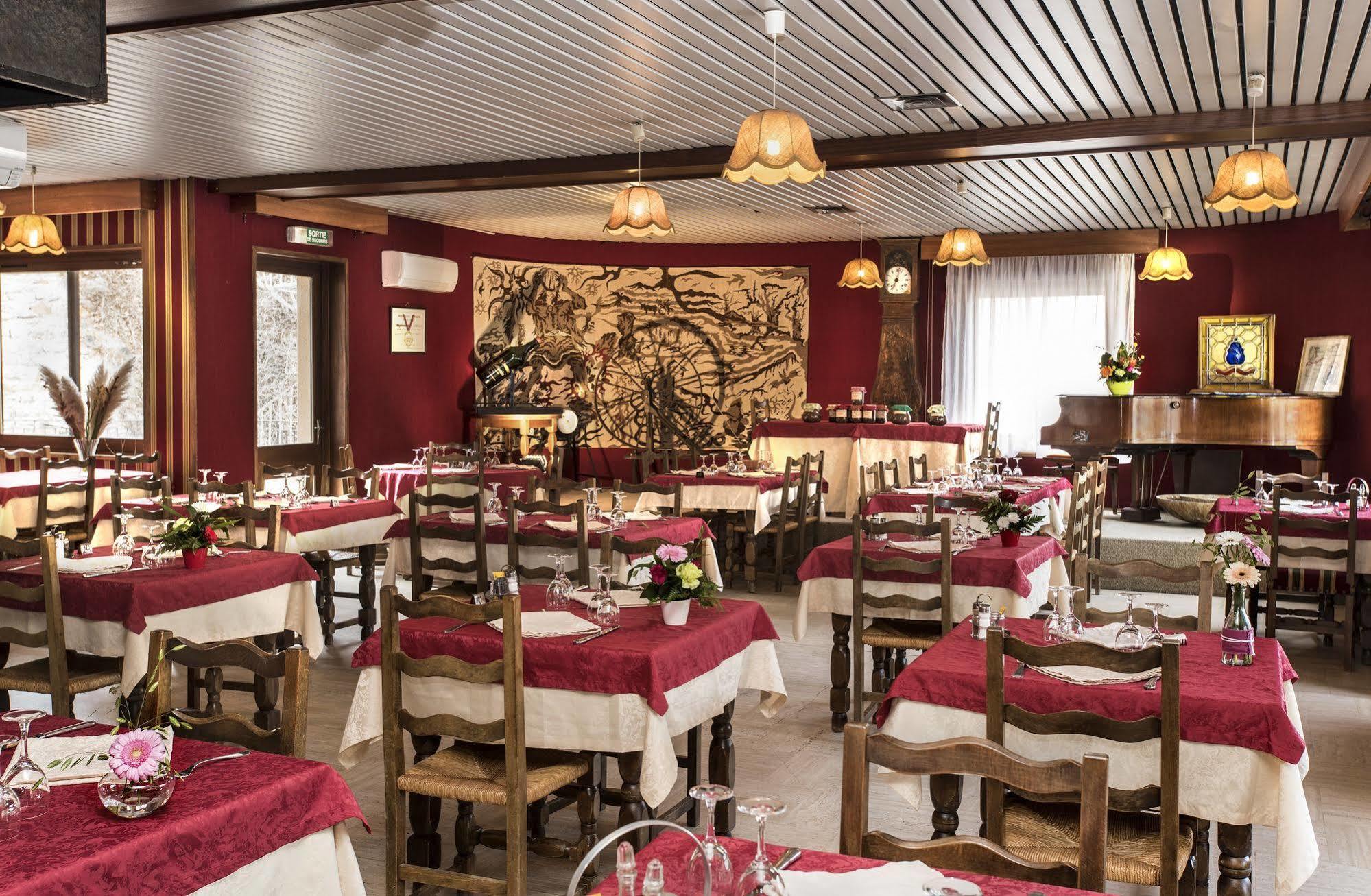 Logis Hotel Restaurant Du Commerce ลากานูร์ก ภายนอก รูปภาพ