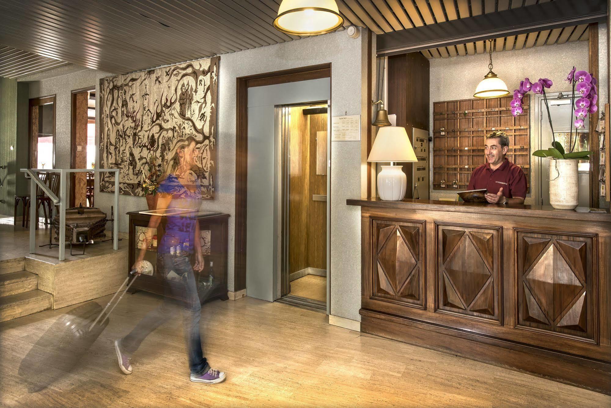 Logis Hotel Restaurant Du Commerce ลากานูร์ก ภายนอก รูปภาพ