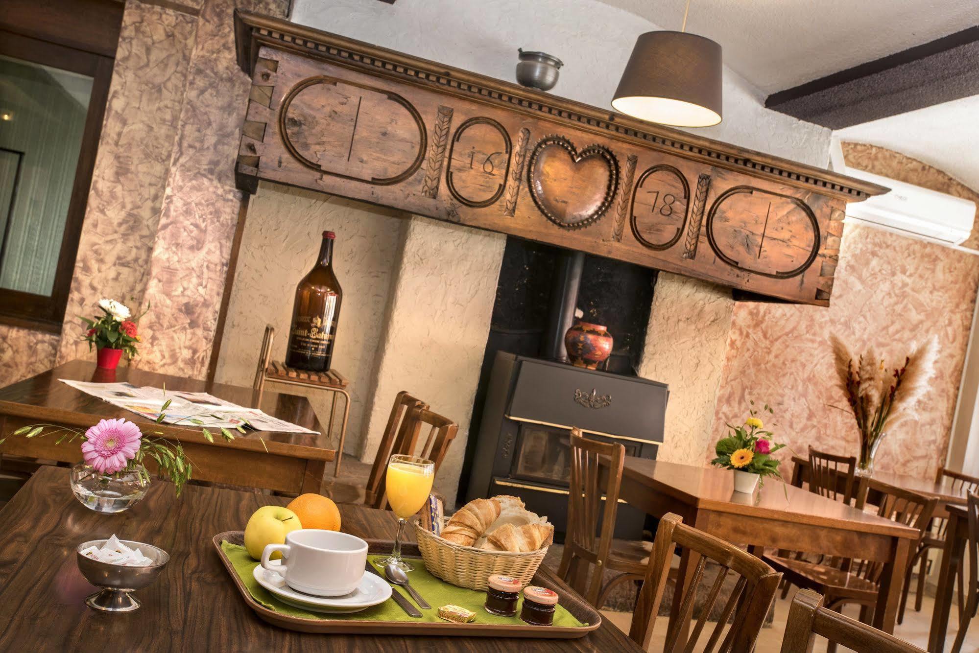 Logis Hotel Restaurant Du Commerce ลากานูร์ก ภายนอก รูปภาพ