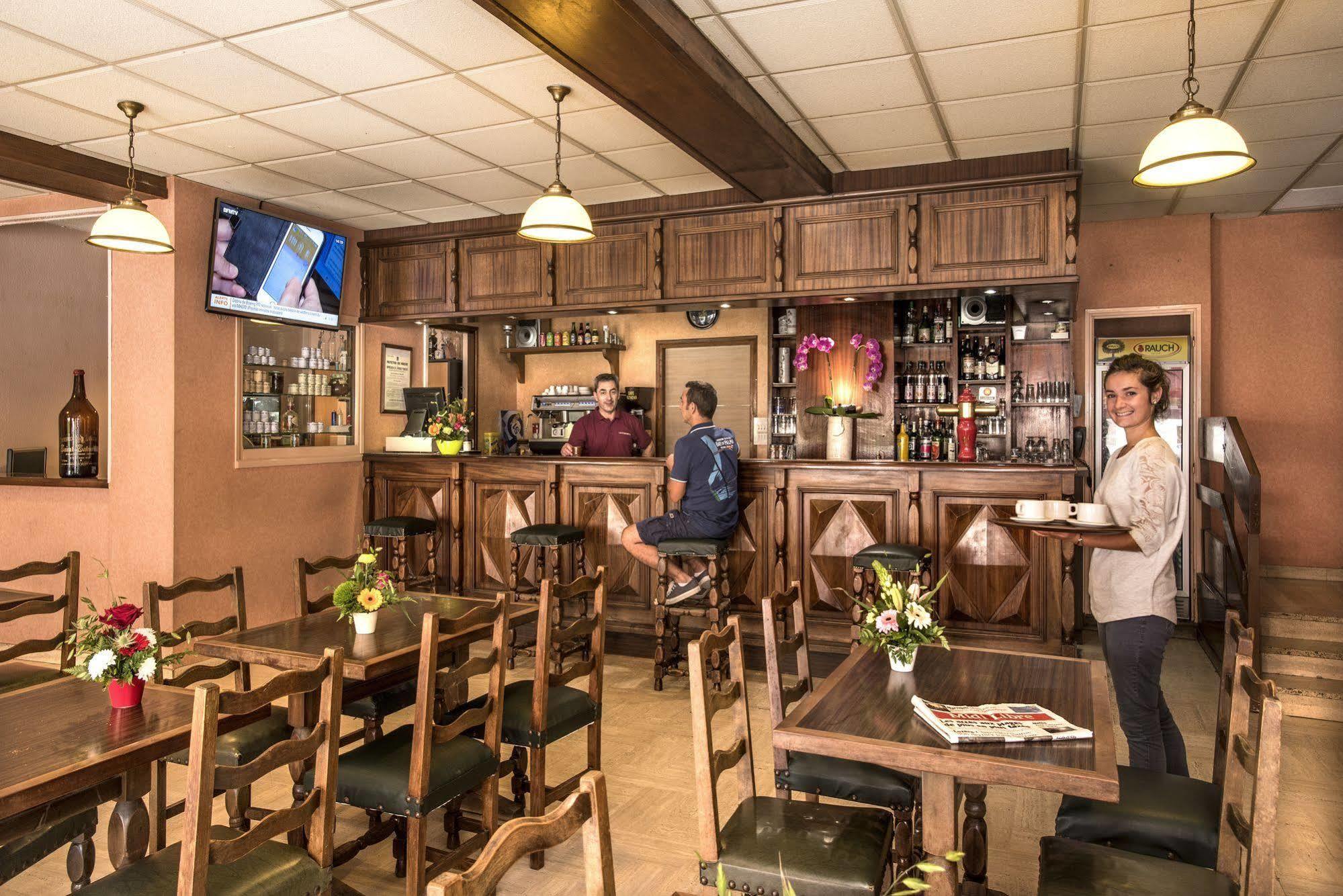 Logis Hotel Restaurant Du Commerce ลากานูร์ก ภายนอก รูปภาพ